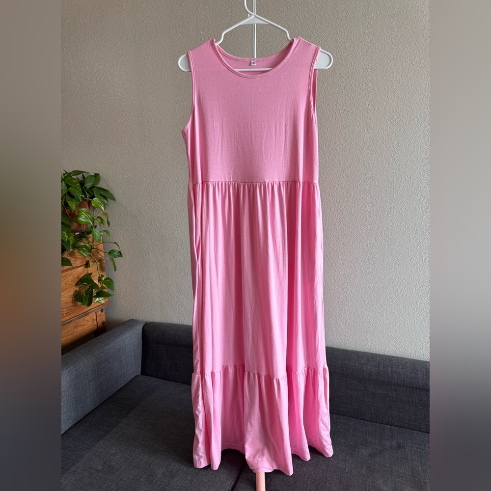 Sleeveless Pink Maxi Dress with Pockets